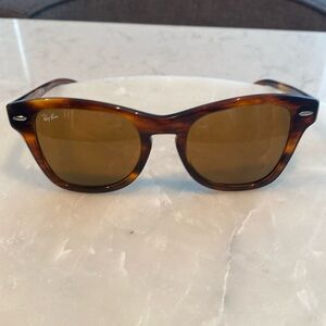 Ray Ban Wayfarer sunglasses tortoise
